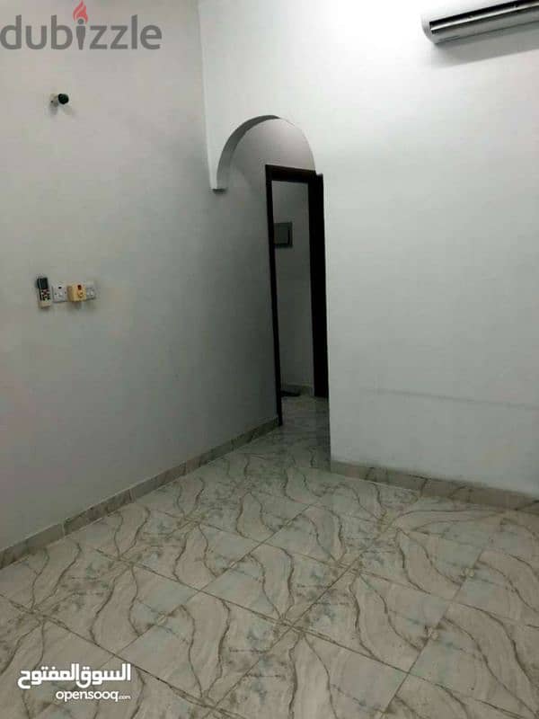 شقة نظيفة بسعر وموقع خيالي للايجار. A clean apartment at a great price 5