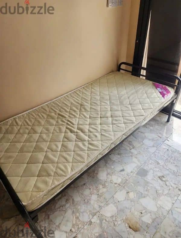 BEDSPACE AVAILABLE FOR LADY. 3