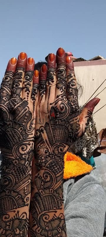 Henna artist 1