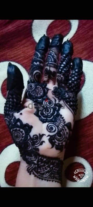 Henna artist 4