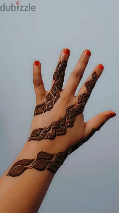 Henna artist