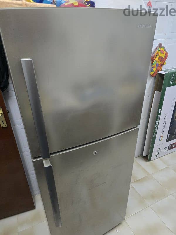 I'm selling my Samsung refrigerator in good and working condition 5