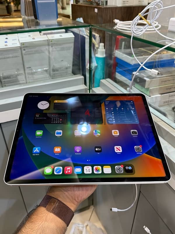 ipad pro 12.9 6 generation 1TB 5g with pencil 2 used 4