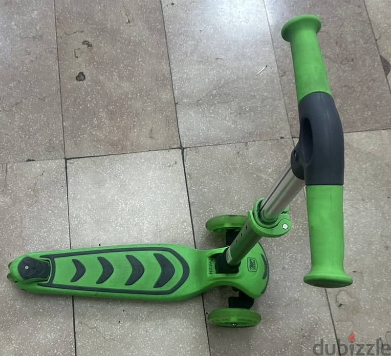 Skid Fusion kids scooter - Sparingly used 3