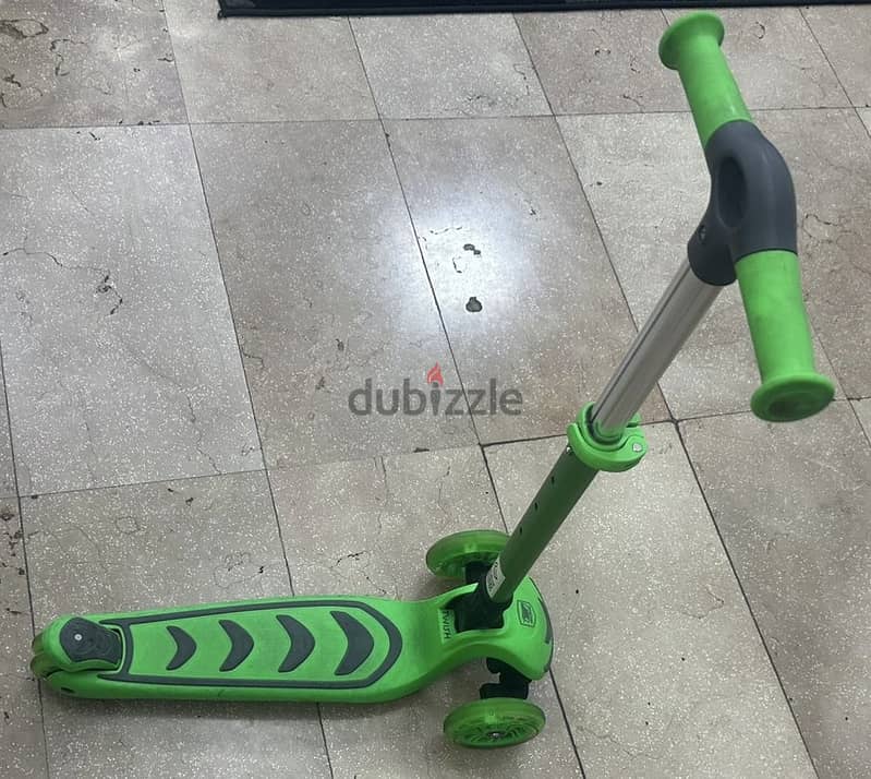 Skid Fusion kids scooter - Sparingly used 4