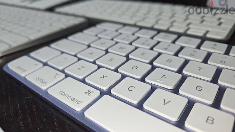 (New & Use)Apple Magic Keyboard with and without (Touch-ID) & (Numpad) 9