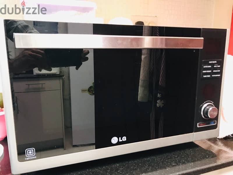 very good condition microwave oven for sale 1