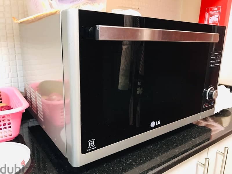 very good condition microwave oven for sale 2