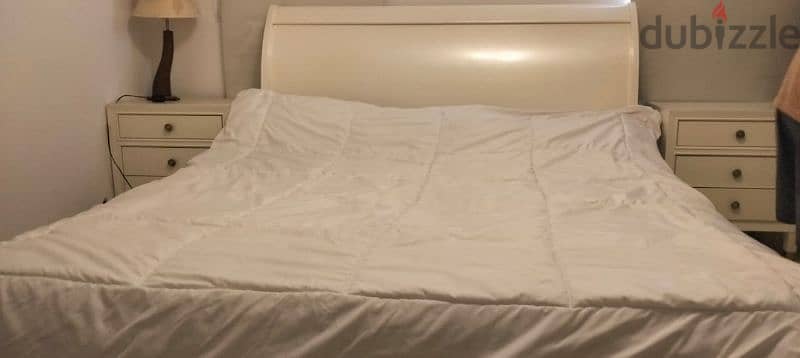 King size bed 210 x 180 for Sale 0