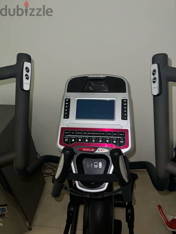 Elliptical Cross Trainer Sole Fitness E35 1