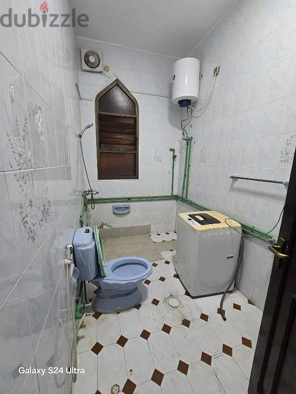 Room, Lounge, Bathroom and Kitchen Nearby Souk alkoud 3