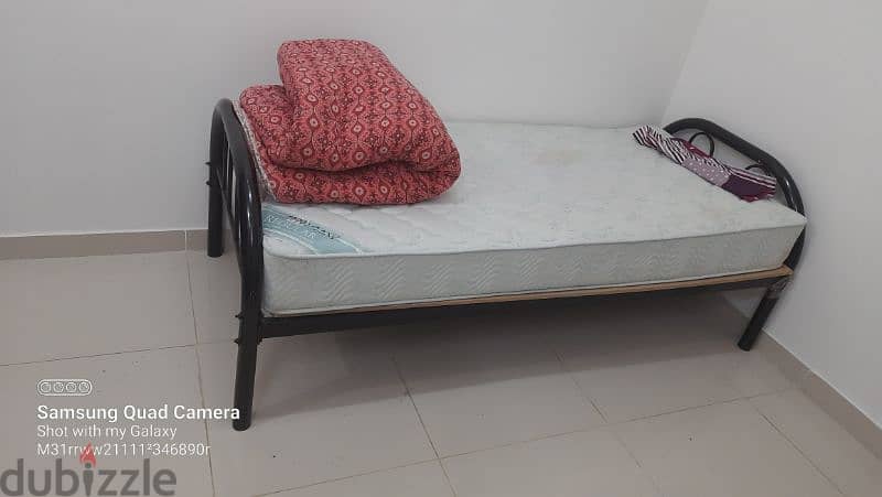 Single Metal Bed with mattres and 2 Blankets 1