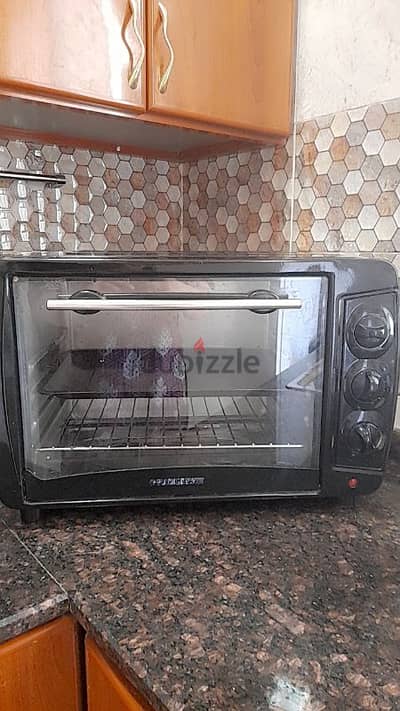 black and decker  Oven in excellent condition.