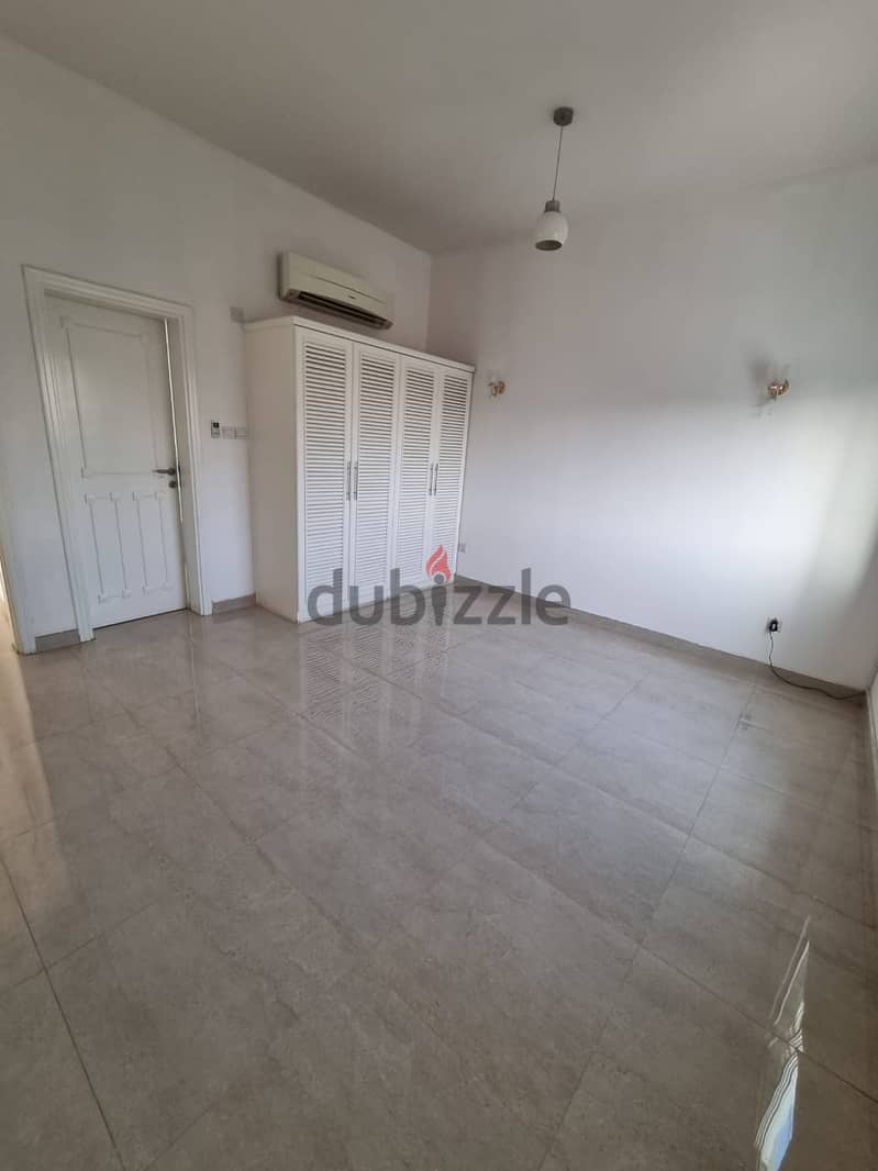 villa for rent in good area located al seeb sur alhadid 6