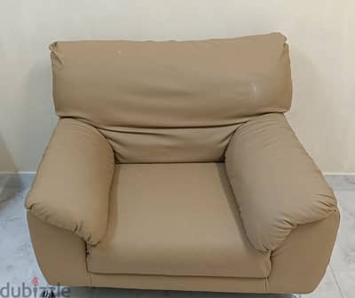 2+1 sofa set in good condition. strong ,good quality . .