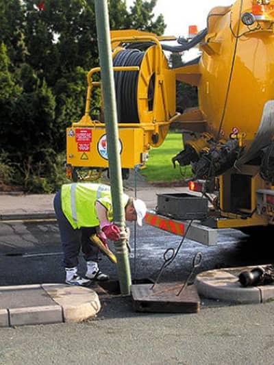 cleaning septic tank service remove waste water block pipe open