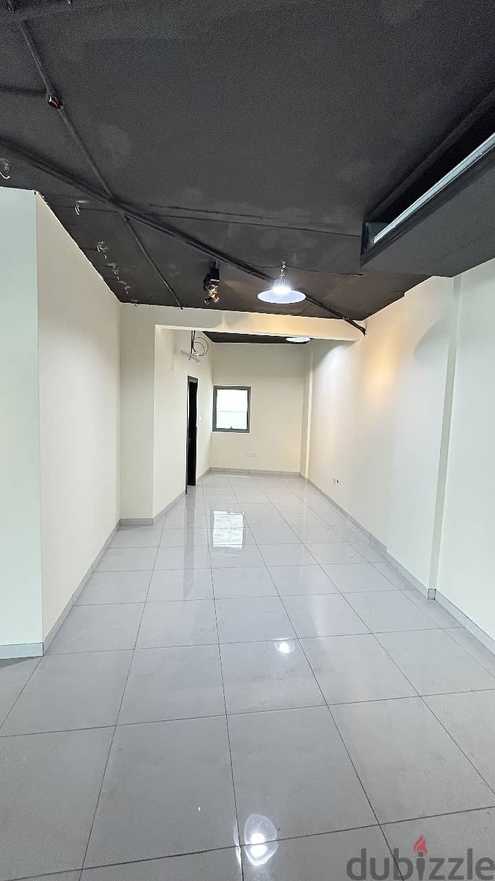 Specious commercial space for rent - مساحة تجارية للايجار في ١٨ نوفمبر 1