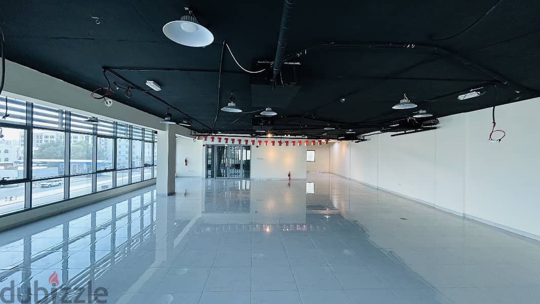 Specious commercial space for rent - مساحة تجارية للايجار في ١٨ نوفمبر 3