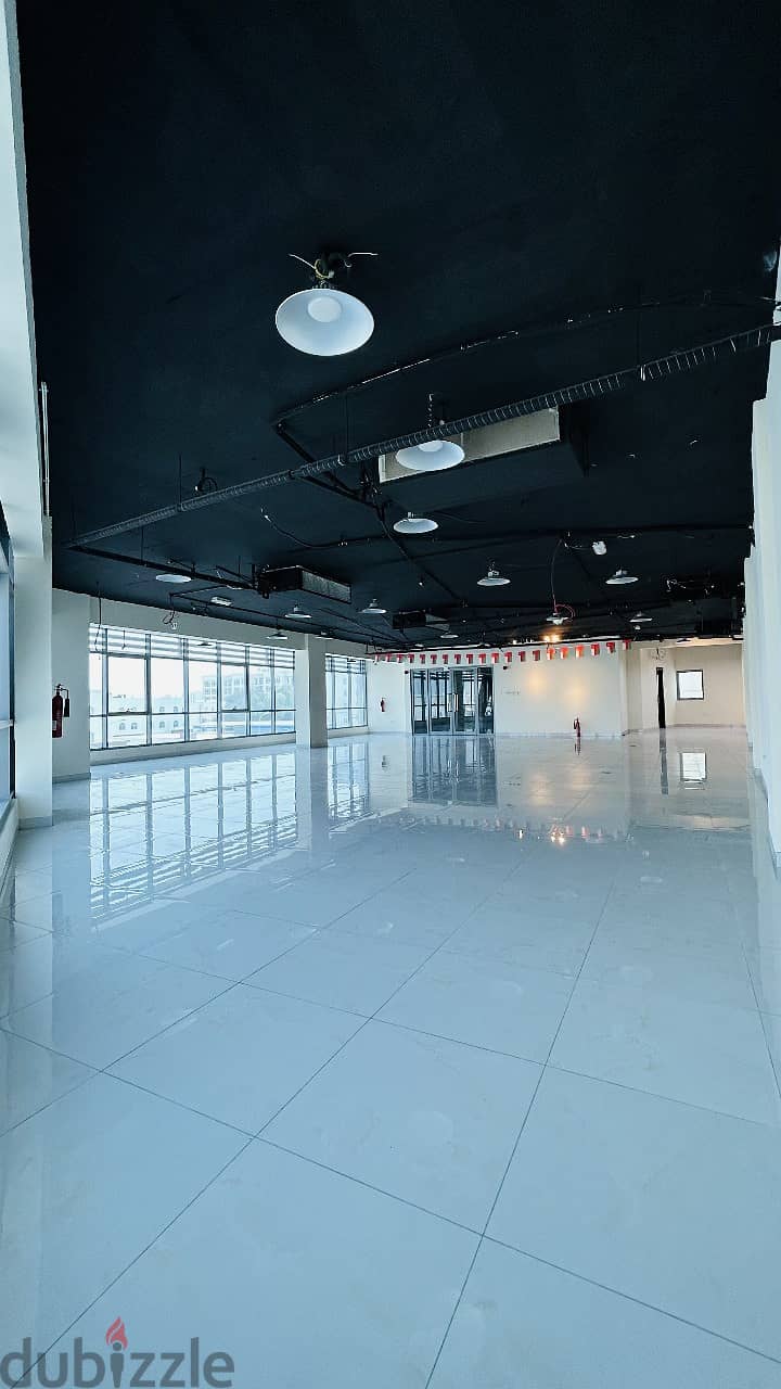 Specious commercial space for rent - مساحة تجارية للايجار في ١٨ نوفمبر 10