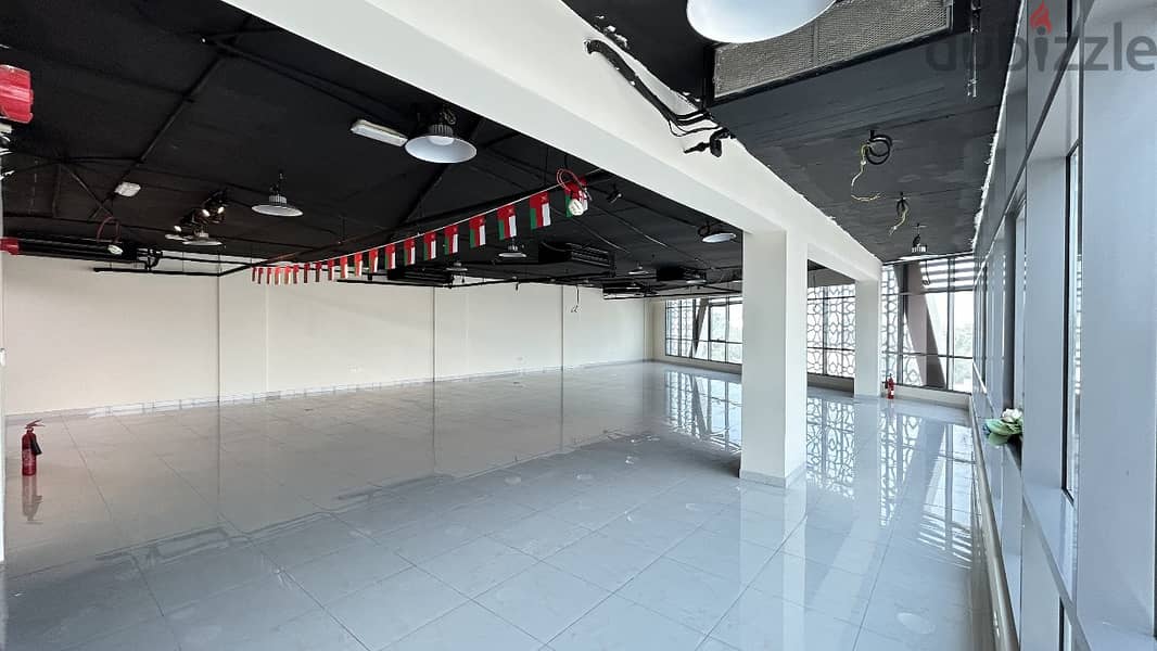 Specious commercial space for rent - مساحة تجارية للايجار في ١٨ نوفمبر 11