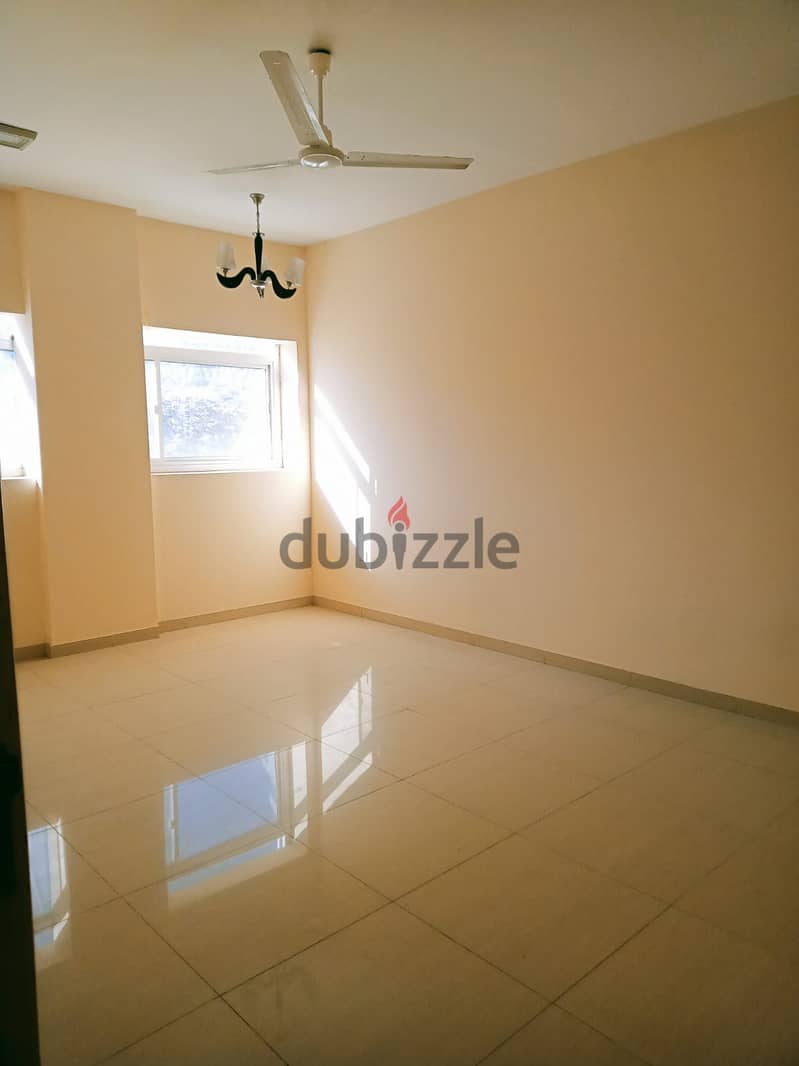 Apartment for rent in Muttrah at Fish Roundabout. Rent is 150 riyals w 1