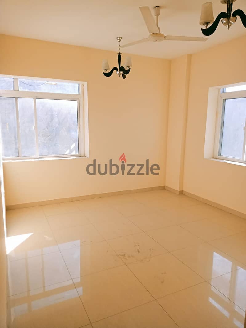 Apartment for rent in Muttrah at Fish Roundabout. Rent is 150 riyals w 2