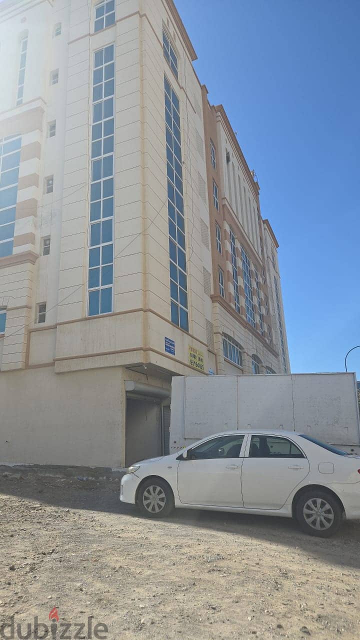 Apartment for rent in Muttrah at Fish Roundabout. Rent is 150 riyals w 6