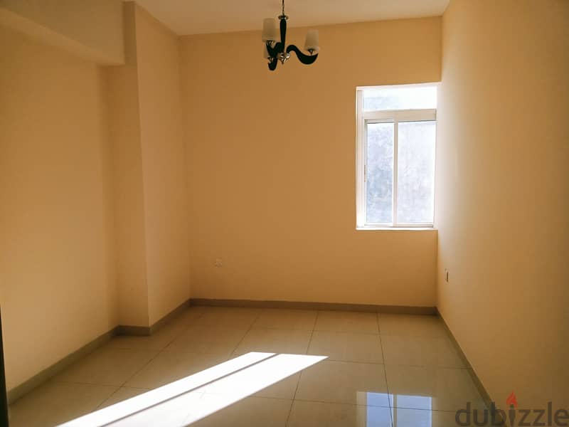 Apartment for rent in Muttrah at Fish Roundabout. Rent is 150 riyals w 8