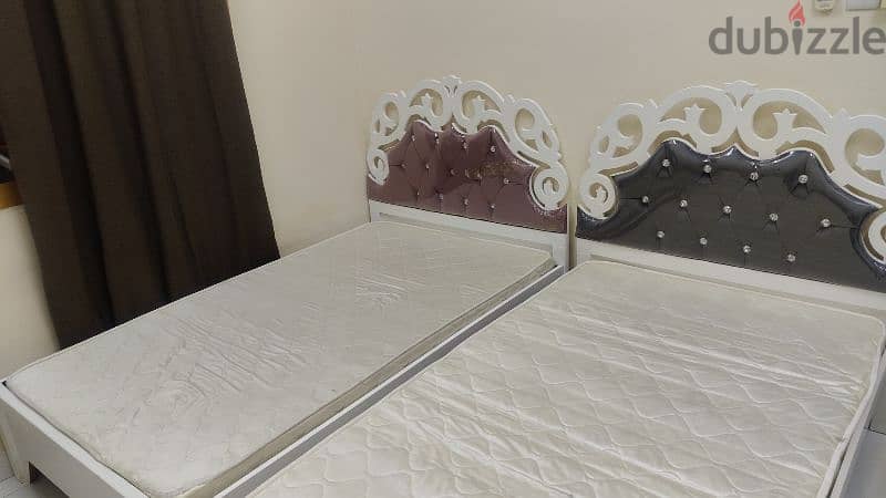 furniture for sale bed with 3 mattress and smart TV gas burner 0