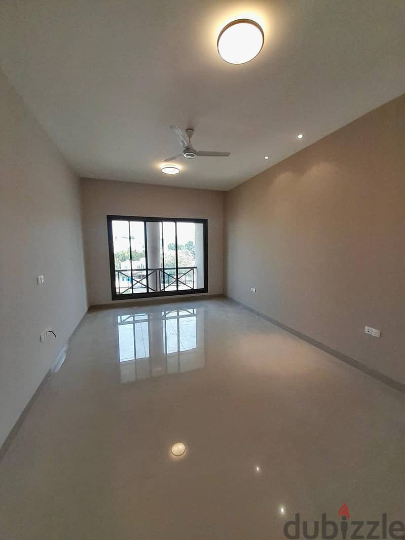 SR- OM-741 Flat for rent inside madinat sultan qabous . 4