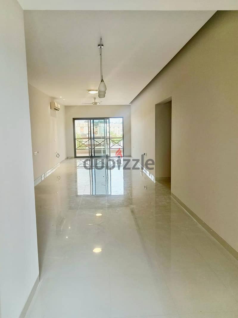 SR- OM-741 Flat for rent inside madinat sultan qabous . 5