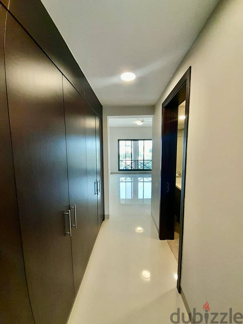 SR- OM-741 Flat for rent inside madinat sultan qabous . 7