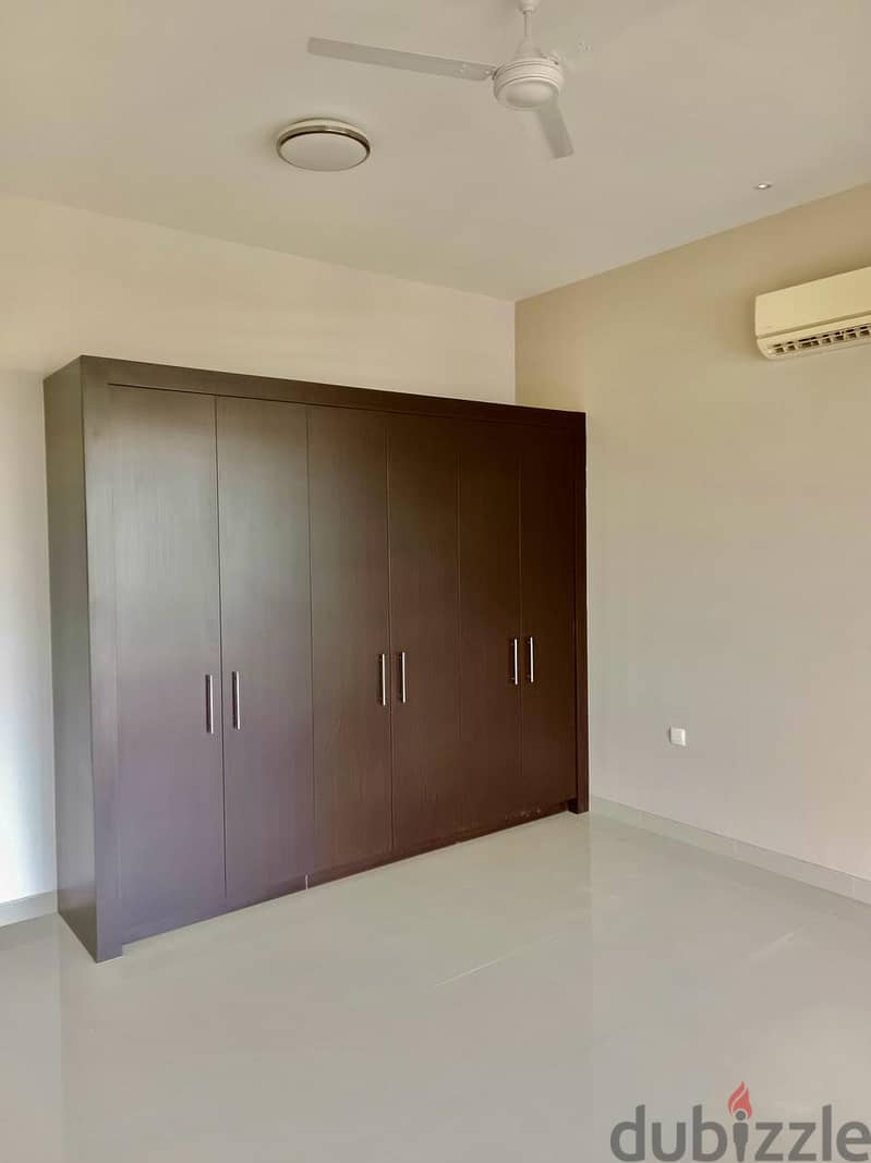 SR- OM-741 Flat for rent inside madinat sultan qabous . 8