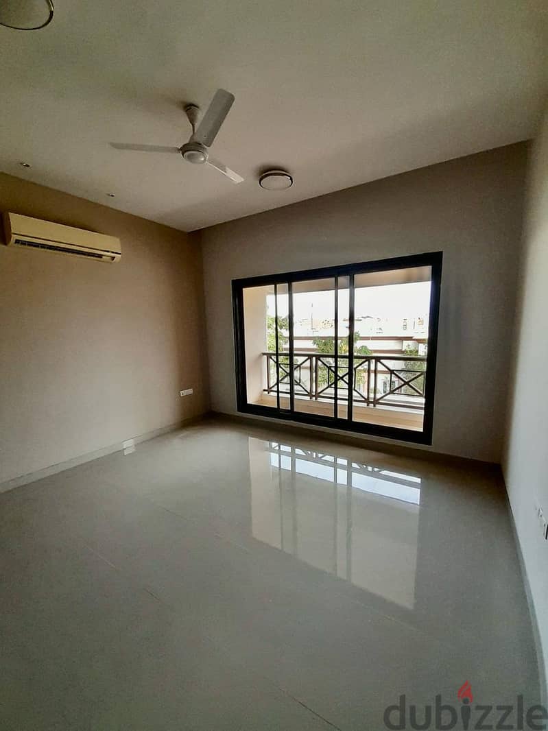 SR- OM-741 Flat for rent inside madinat sultan qabous . 11