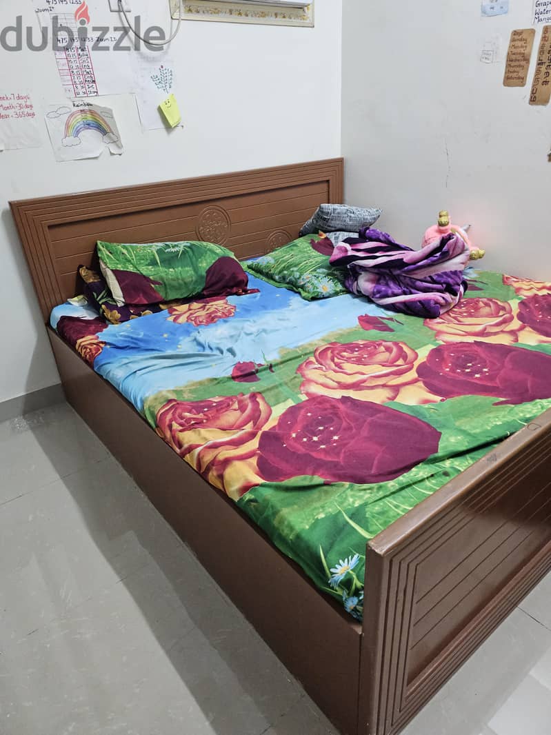 King size bed with mattress for sale 0