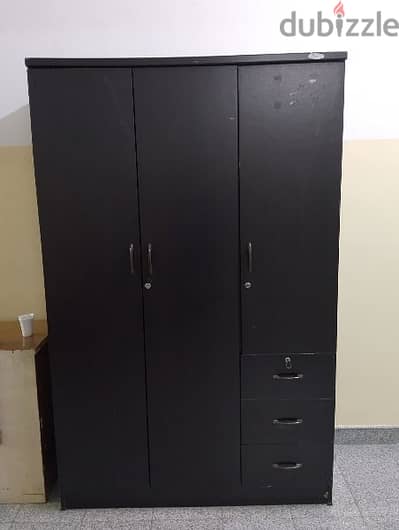 cabinet for sale 3 dor best condition applied for only 35 riyal