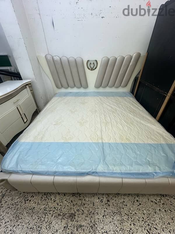 Bedroom set for sale with free delivery 0