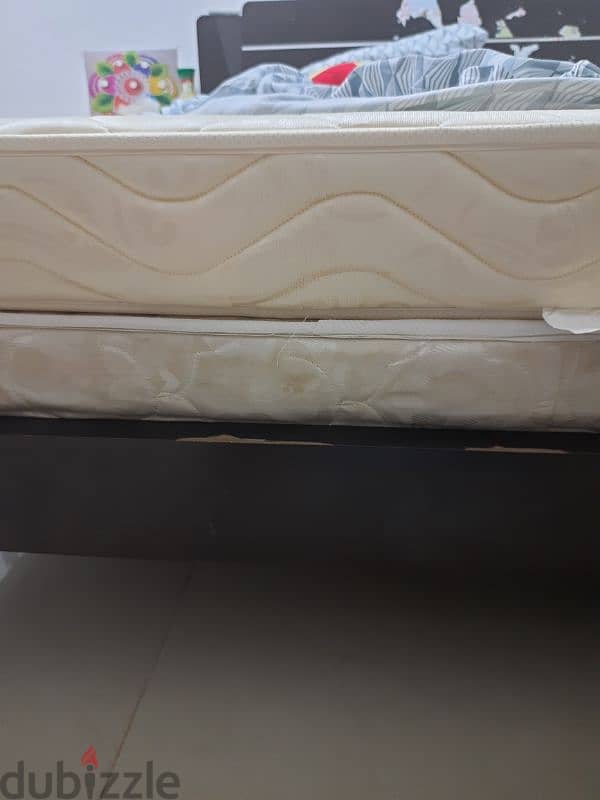 urgent sale King size bed 3