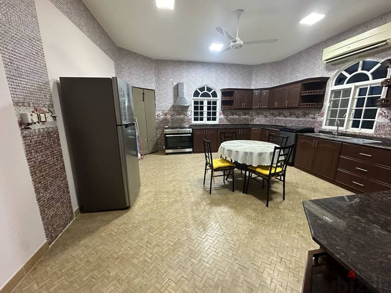 Golden opportunity to rent large apartment in distinguished, quiet and 6