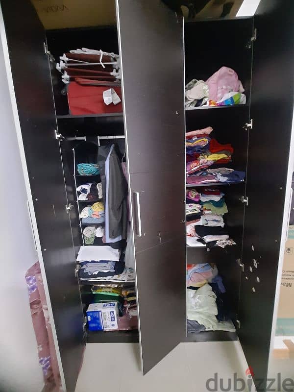 urgent sale 3 door cupboard big size 2