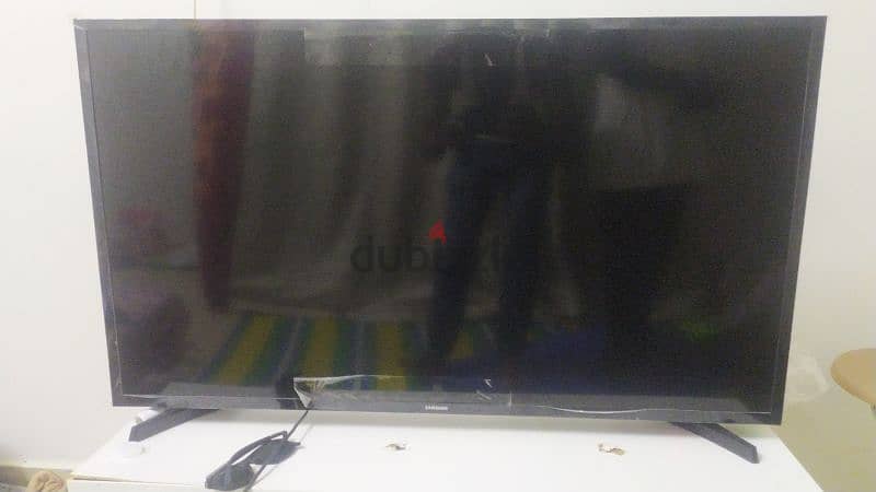 Samsung smart TV 43 inch 1