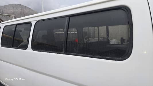 NISSAN URVAN BACK SIDE GLASS