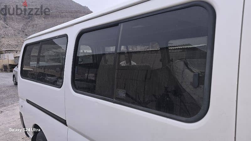 NISSAN URVAN BACK SIDE GLASS 1