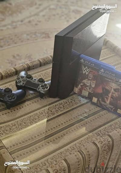 ps4  نظيف بدون مشاكل وعيوب مع جهازين ولعبة