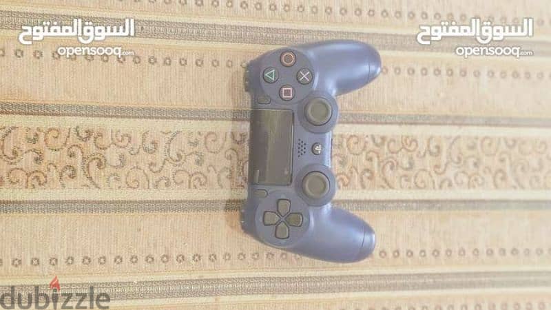 ps4  نظيف بدون مشاكل وعيوب مع جهازين ولعبة 3