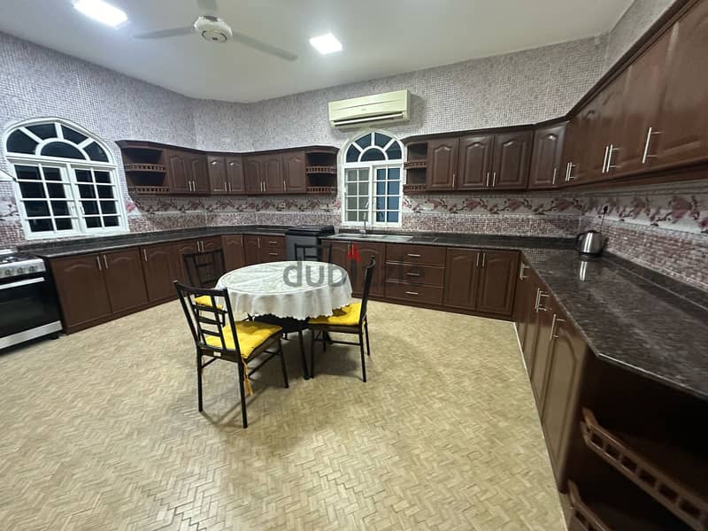 ‎ Golden opportunity to rent large apartment in a distinguished, quiet 4