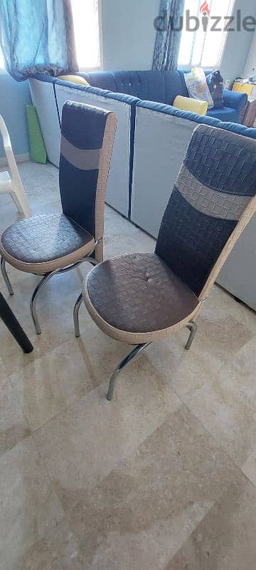 Dining Table with 4 no's chairs in Excellent condition 2