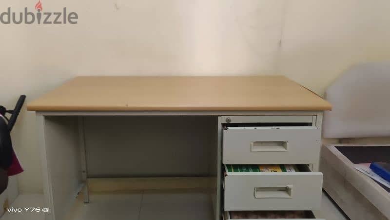 study table . last price 15 ro 1