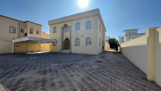 6 BR Commercial Villa - Mawaleh