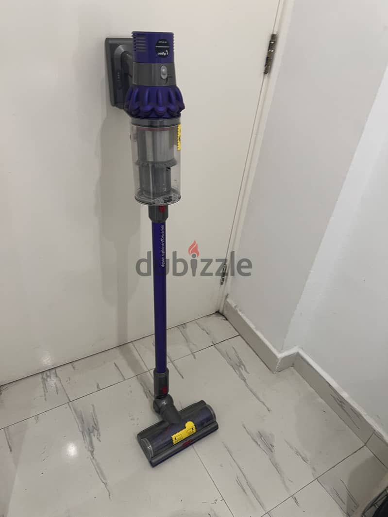 Dyson V10 animal vacuum 0